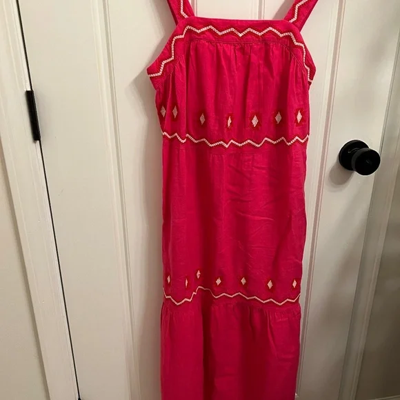 Hot pink Ann Taylor Loft embroidered midi dress Hot pink Ann Taylor Loft embroidered midi dress
